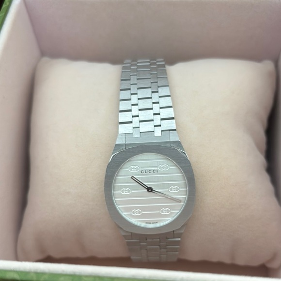 Gucci 30mm stainless steel watch. Comes with warranty paper (Authenticity paper) - Picture 3 of 5
